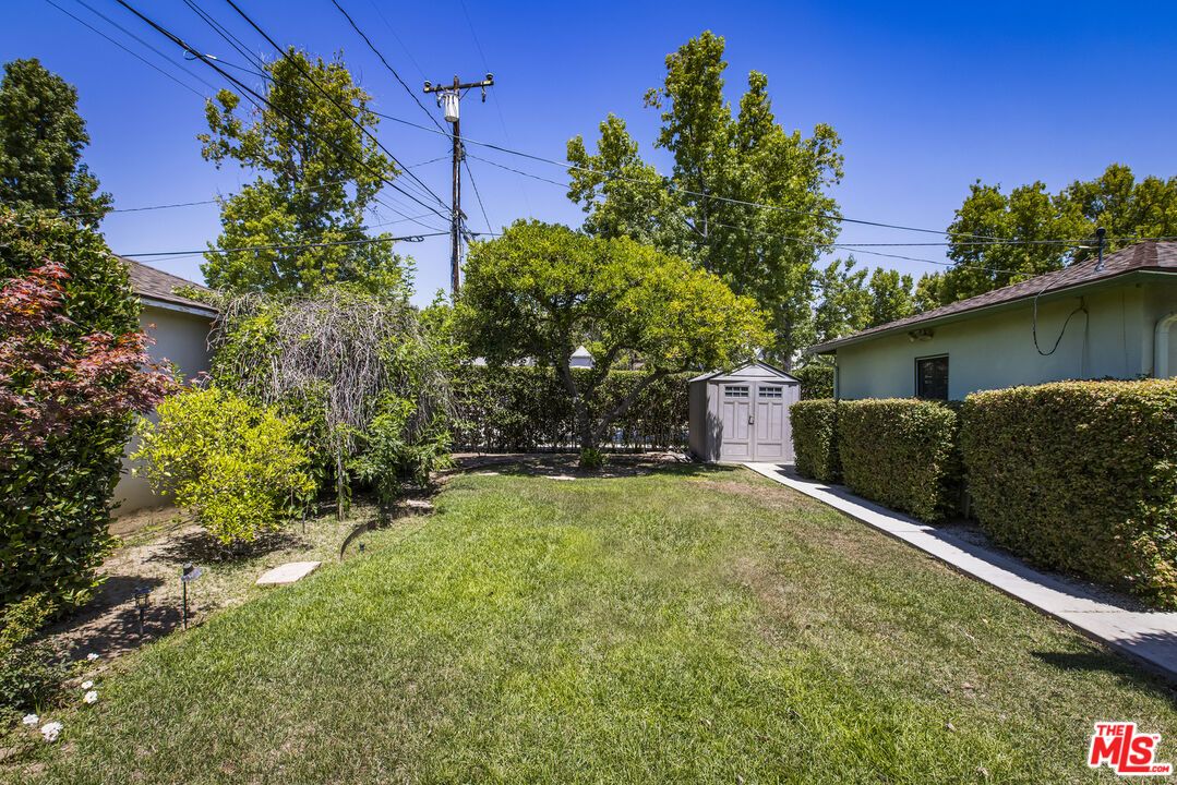 Backyard, Detached Garage, Exterior