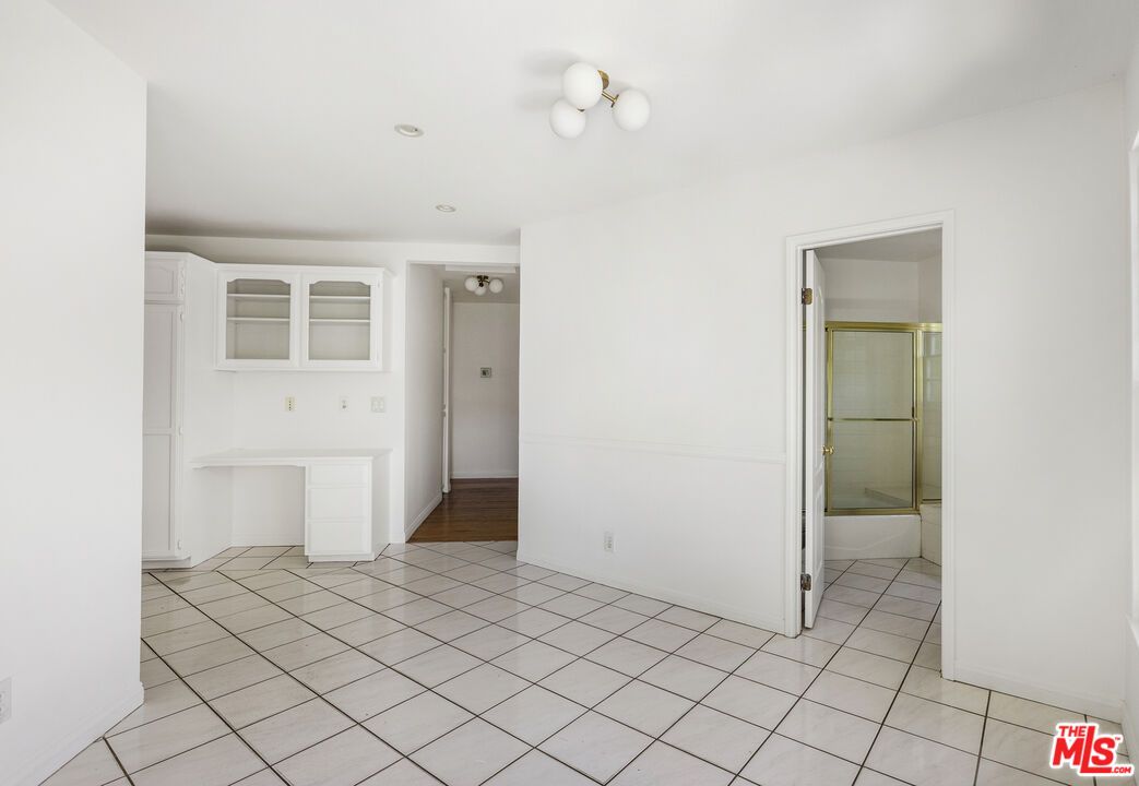Bathroom, Empty room, Interior, Recessed Lighting
