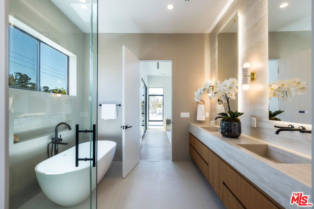 Bathroom, Dual Sink Vanities, Free Standing Baths, Interior, Recessed Lighting