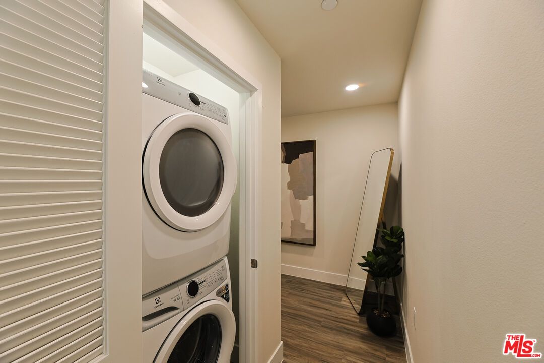 Interior, Recessed Lighting, Utility Closets, Washer, Wood Texture Flooring