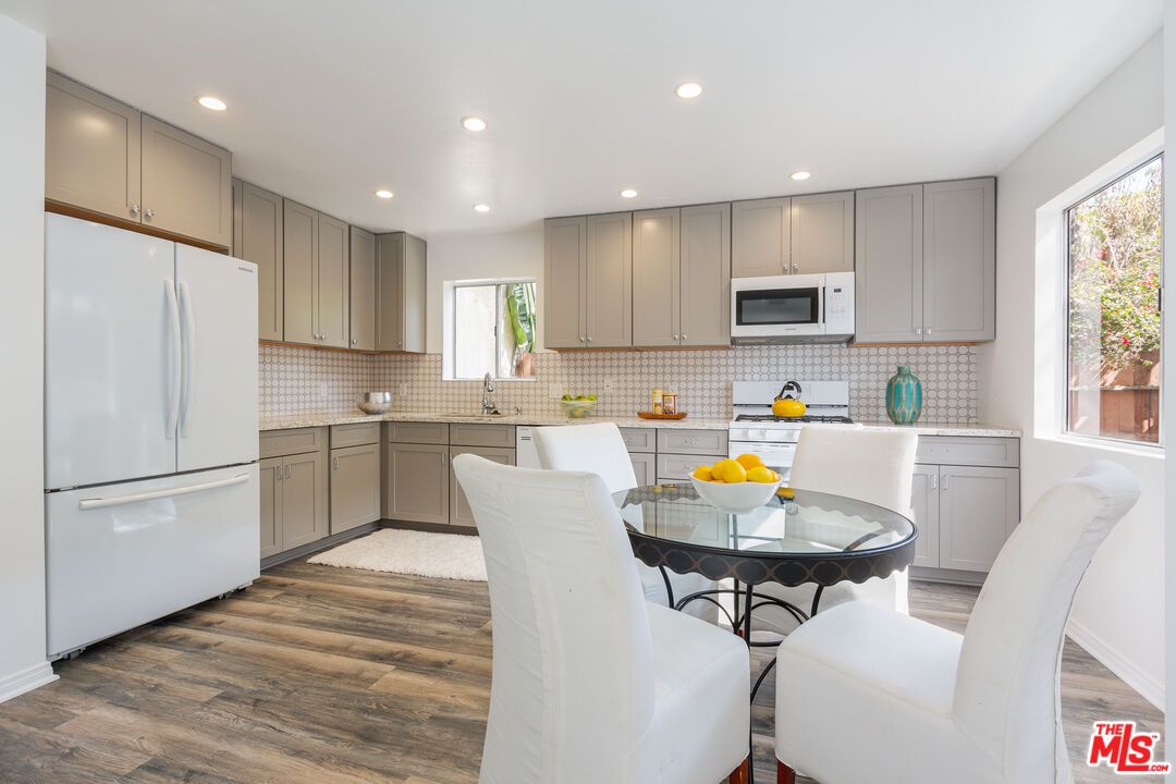 Dining room, Interior, Kitchen, Recessed Lighting, Wood Texture Flooring