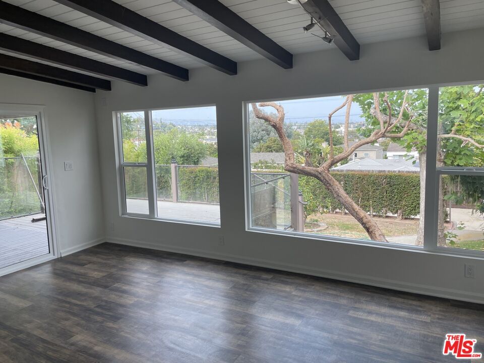 Empty room, Interior, Wooden Beams, Wood Texture Flooring