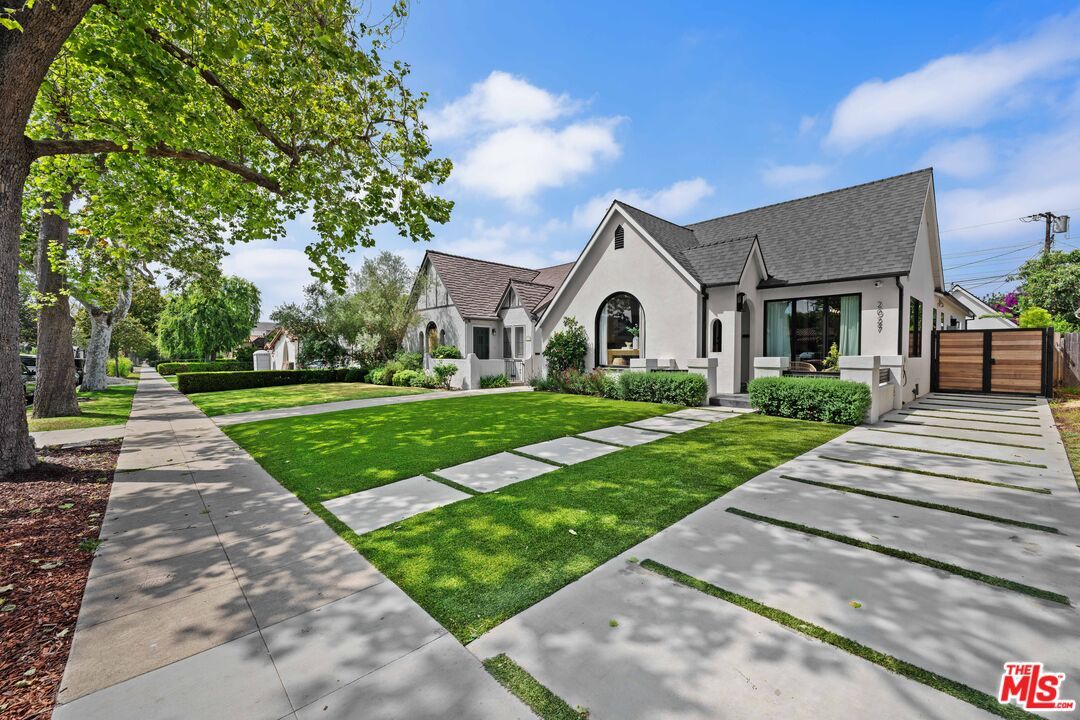 Backyard, Exterior, Facade, French Provincial