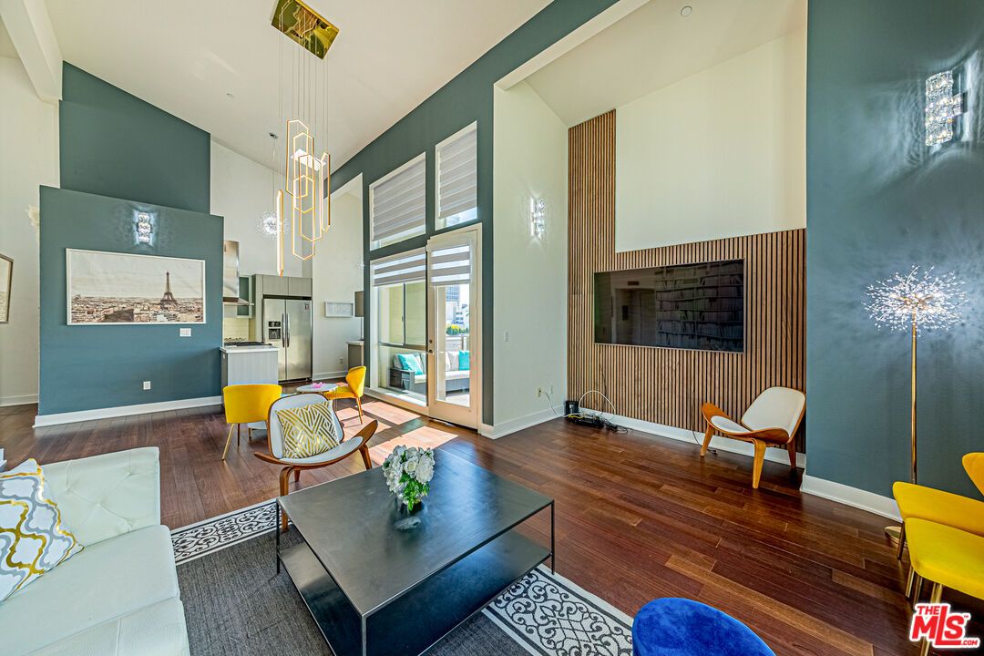 Interior, Kitchen, Living room, Pendant Lights, Wood Texture Flooring