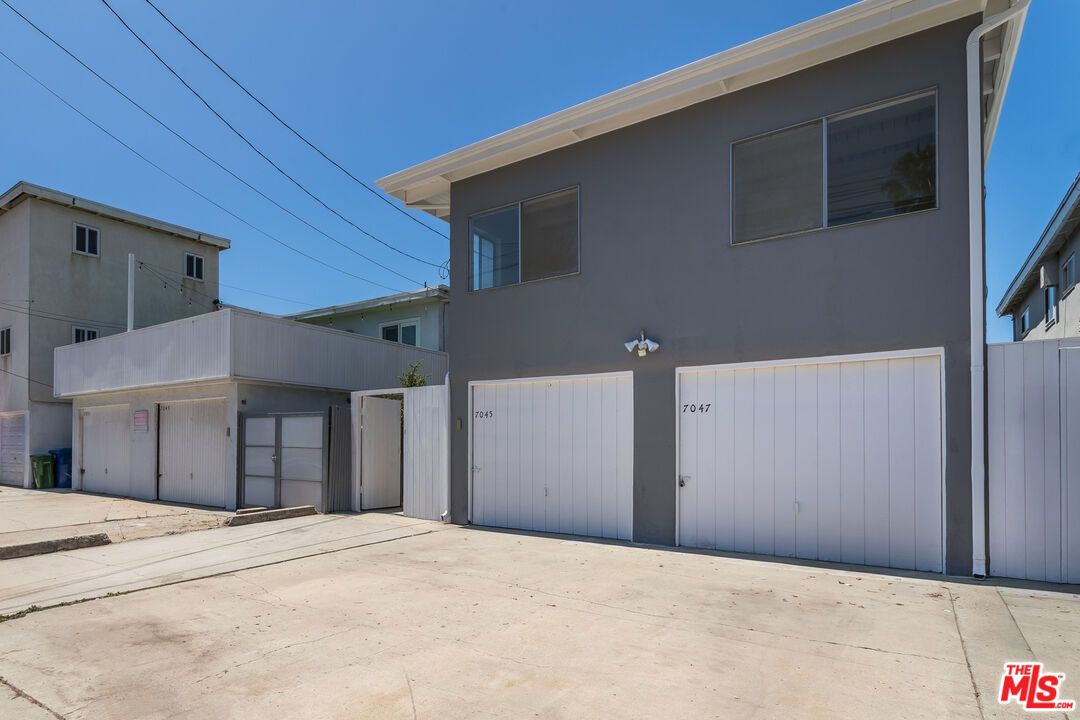 Detached Garage, Exterior