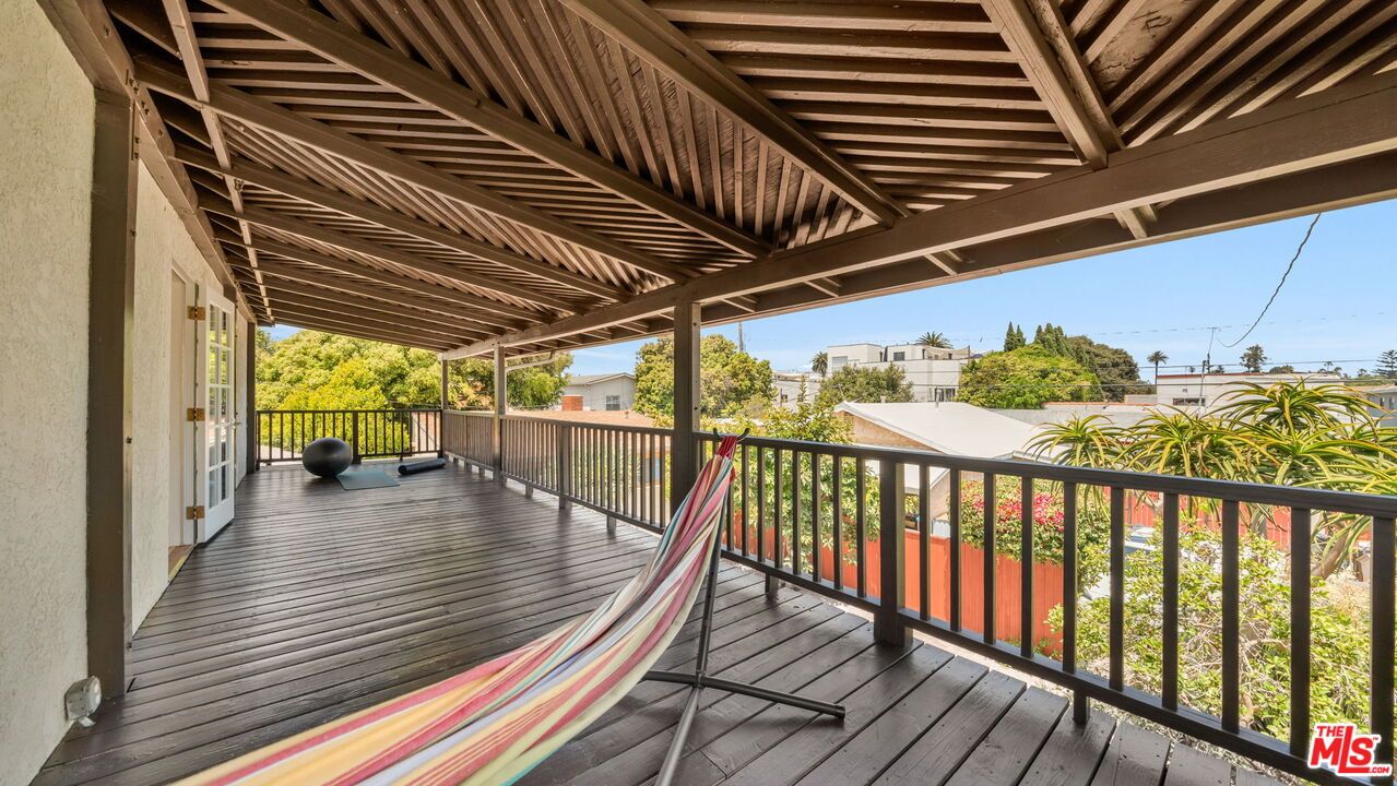 Exterior, Wood Texture Flooring