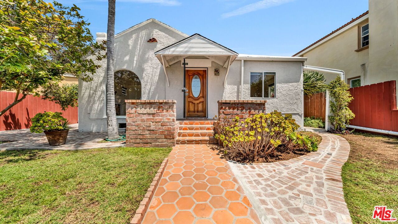 Exterior, Facade, Spanish Mediterranean