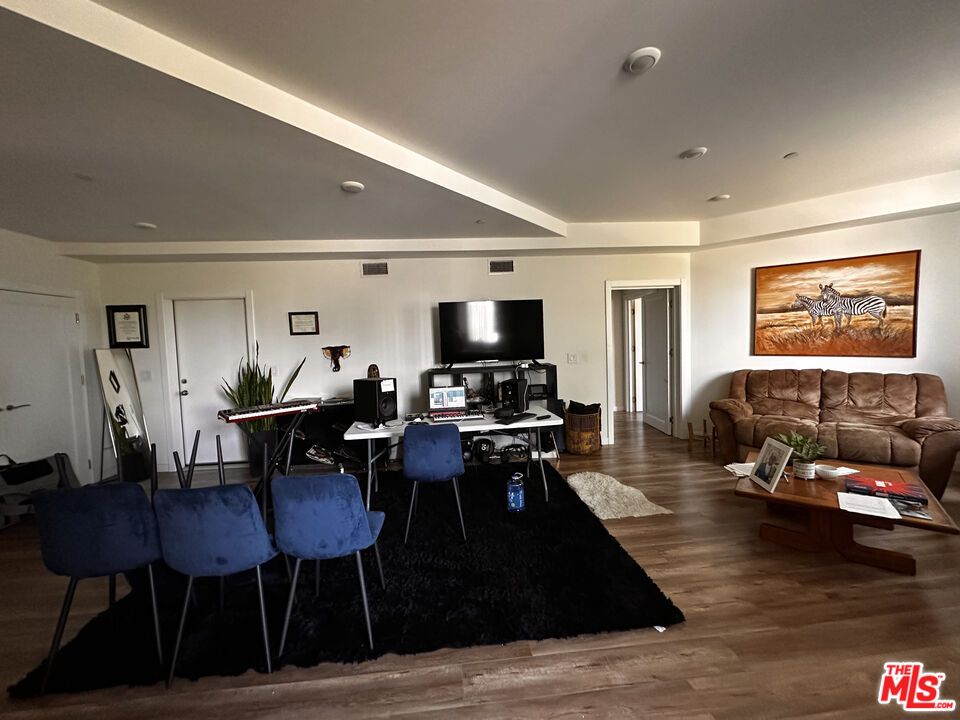 Dining room, Interior, Living room, Recessed Lighting, Wood Texture Flooring