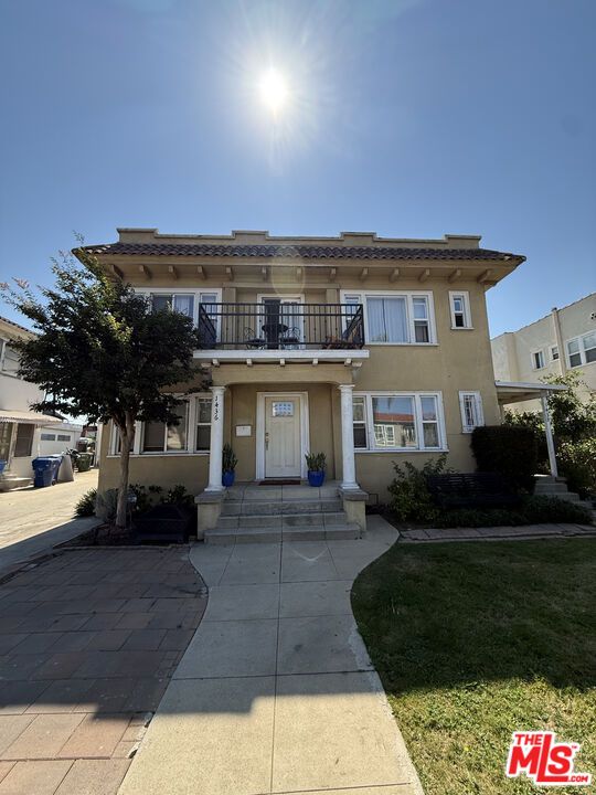 Exterior, Facade, Rowhouse
