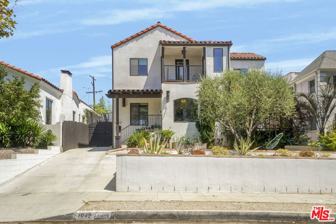 Exterior, Facade, Spanish Mediterranean