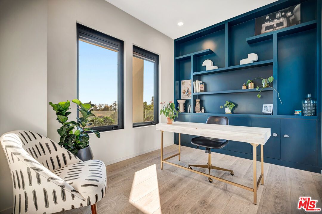 Home Office, Interior, Recessed Lighting, Wood Texture Flooring