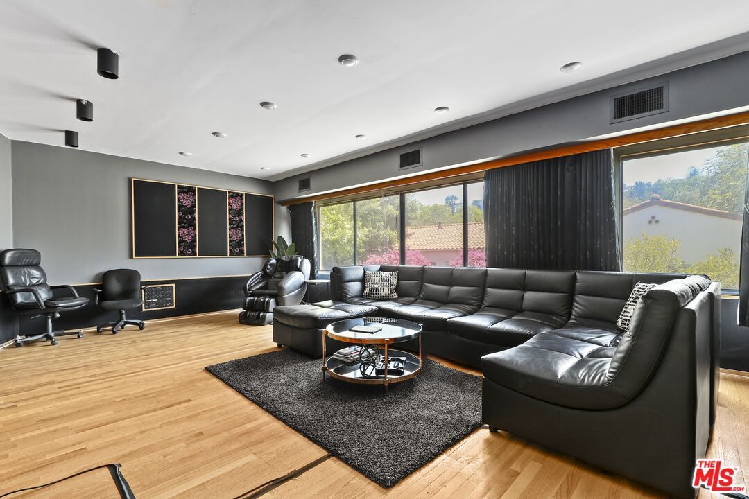 Interior, Living room, Recessed Lighting, Wood Texture Flooring