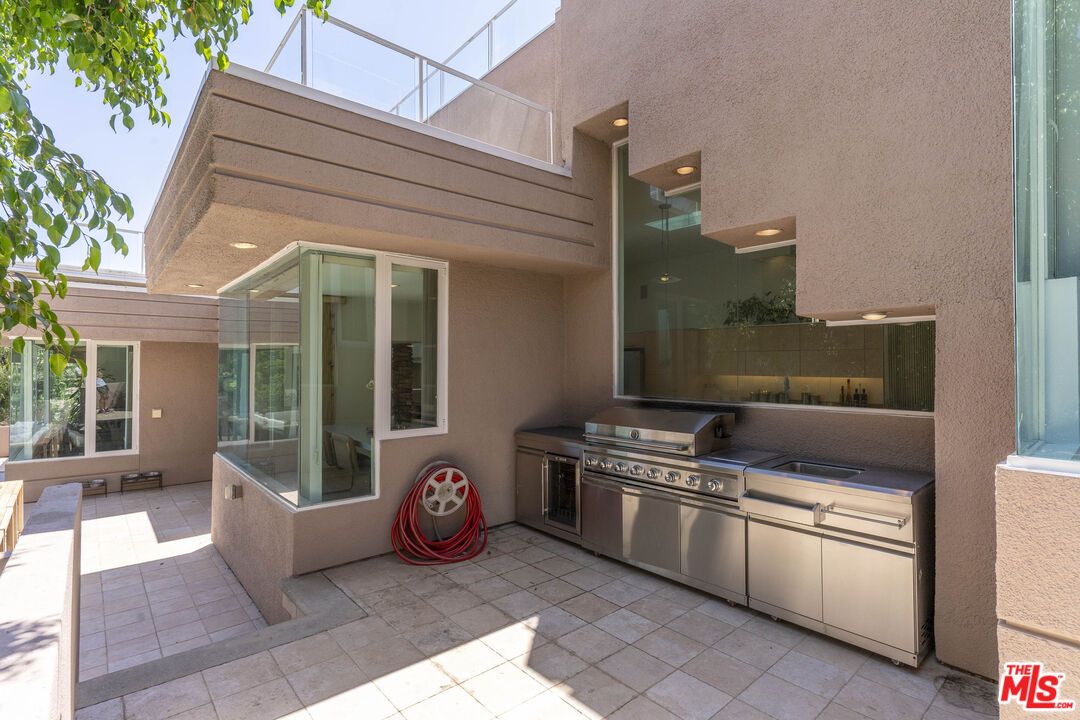 Exterior, Outdoor Kitchen