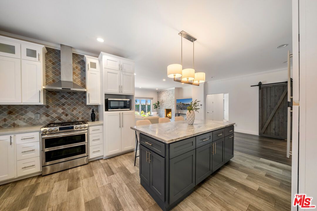 Chandelier, Interior, Kitchen, Pendant Lights, Recessed Lighting, Stainless Steel Appliances, Wood Texture Flooring