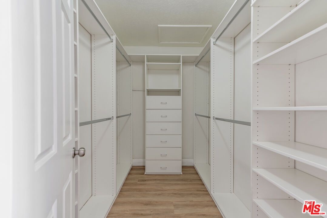 Interior, Walk-in Closets, Wood Texture Flooring