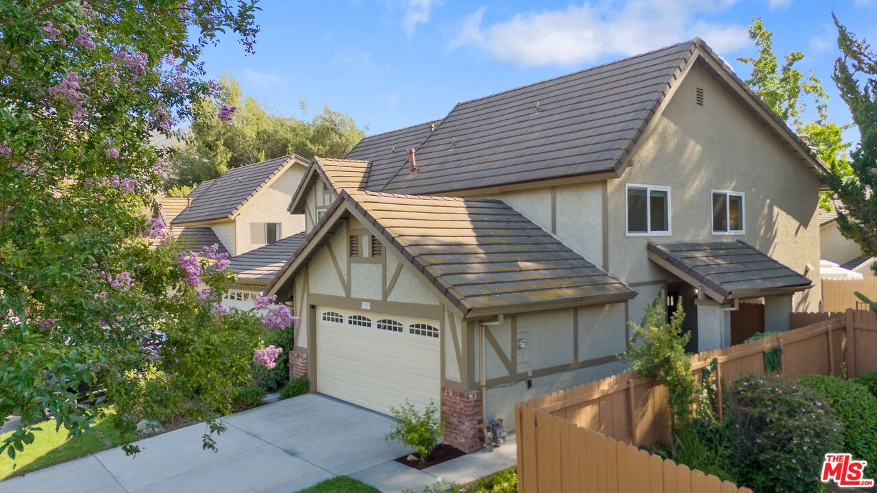 Attached, Exterior, Facade, Tudor Revival