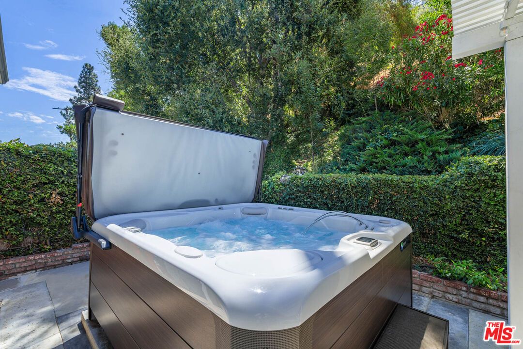 Exterior, Hot Tub