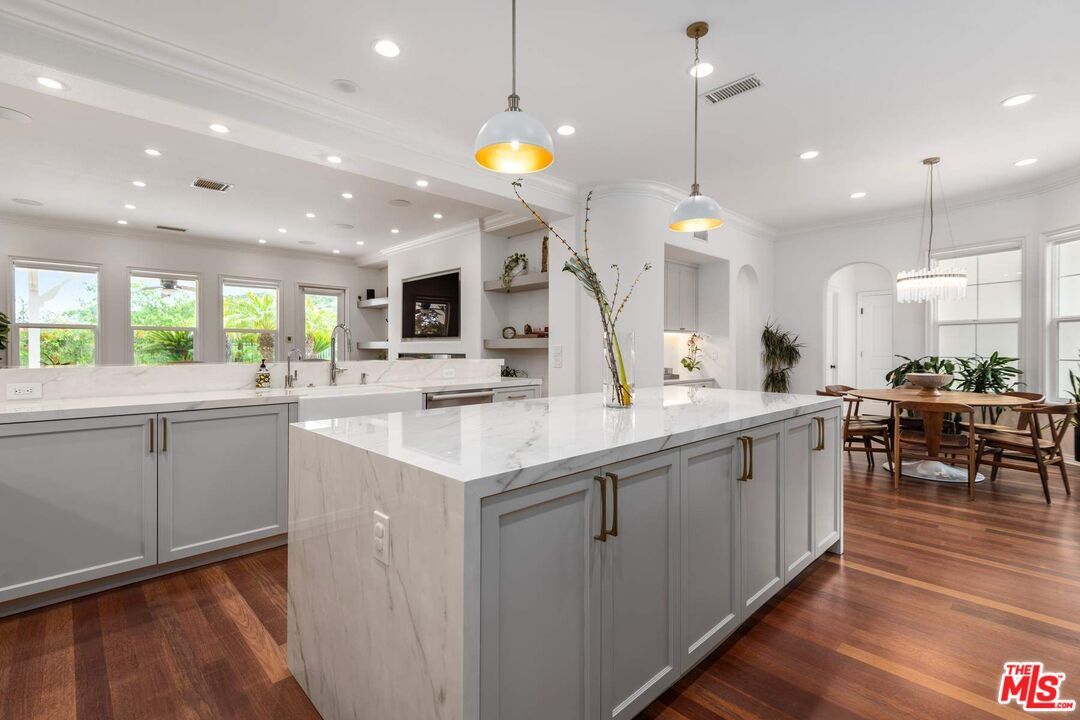 Dining room, Interior, Kitchen, Pendant Lights, Recessed Lighting, Wood Texture Flooring