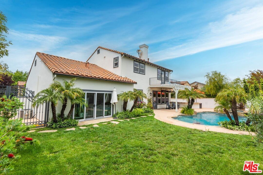 Backyard, Exterior, Pool