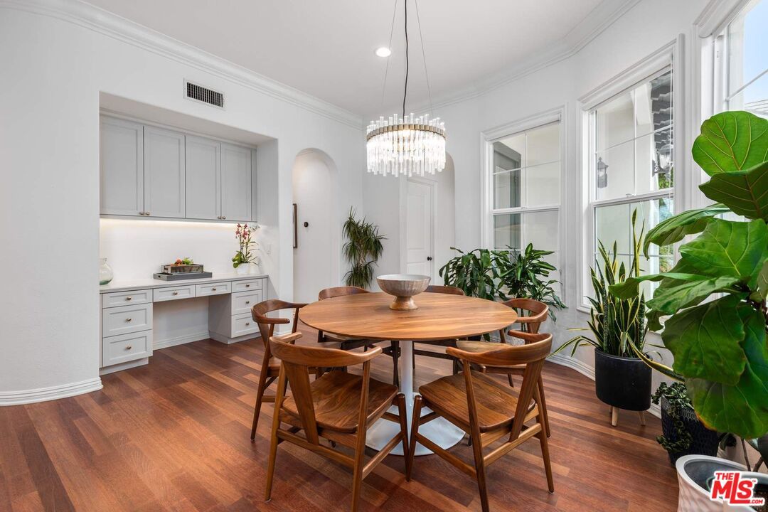 Chandelier, Dining room, Interior, Recessed Lighting, Wood Texture Flooring