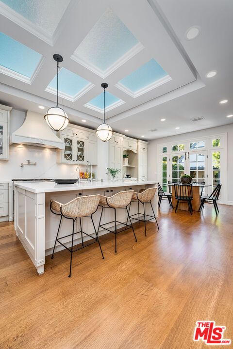 Dining room, Interior, Kitchen, Pendant Lights, Recessed Lighting, Wood Texture Flooring