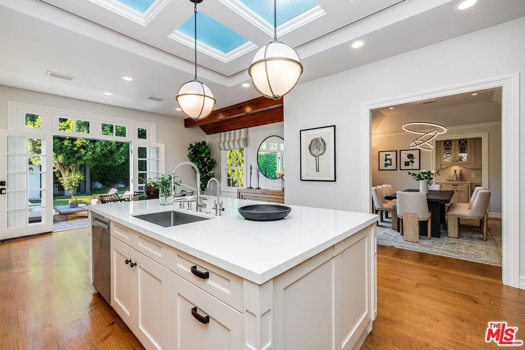 Dining room, Interior, Kitchen, Pendant Lights, Recessed Lighting, Wood Texture Flooring