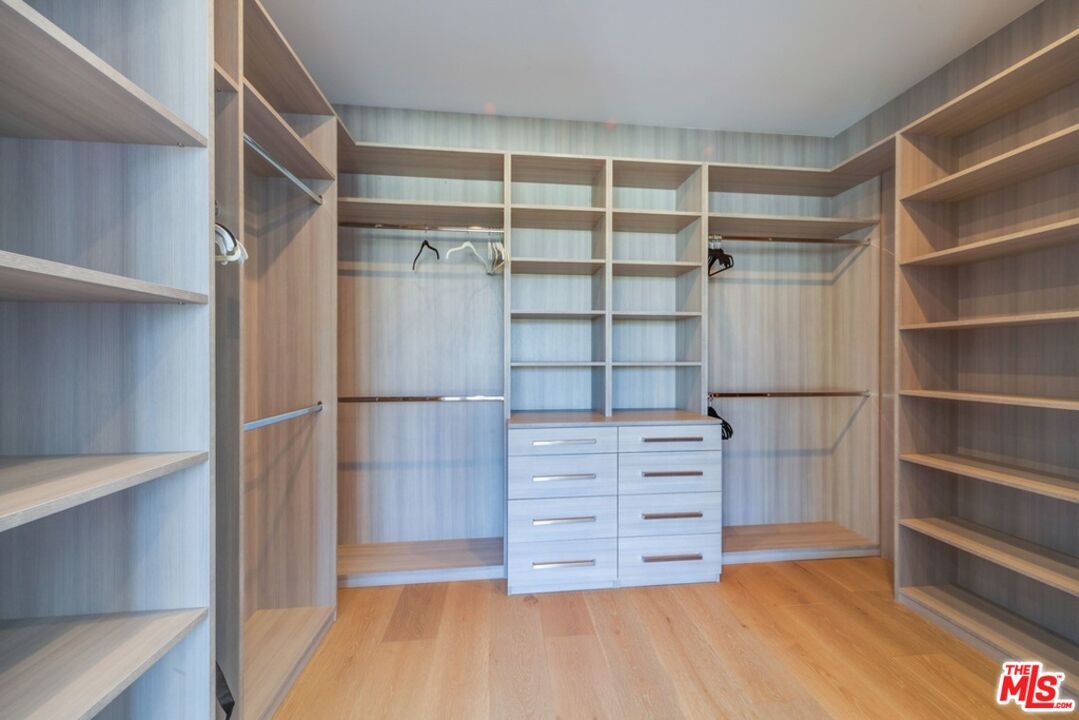 Interior, Walk-in Closets, Wood Texture Flooring