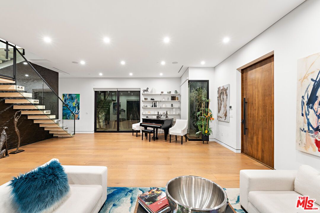 Interior, Piano, Recessed Lighting, Wood Texture Flooring