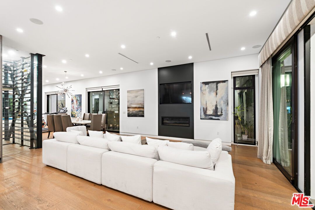 Dining room, Interior, Living room, Pendant Lights, Recessed Lighting, Wine Storage, Wood Texture Flooring
