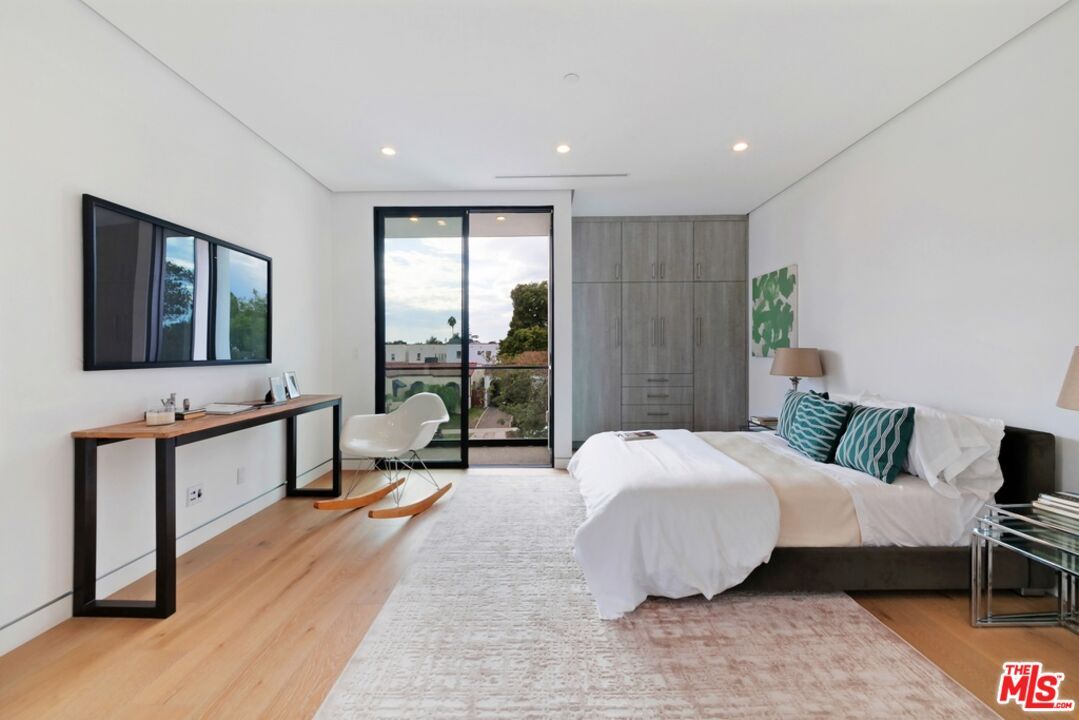 Bedroom, Interior, Recessed Lighting, Water, Wood Texture Flooring