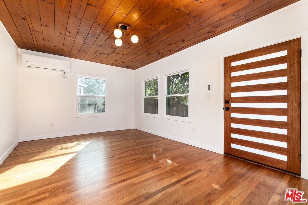 Empty room, Interior, Wooden Ceilings, Wood Texture Flooring