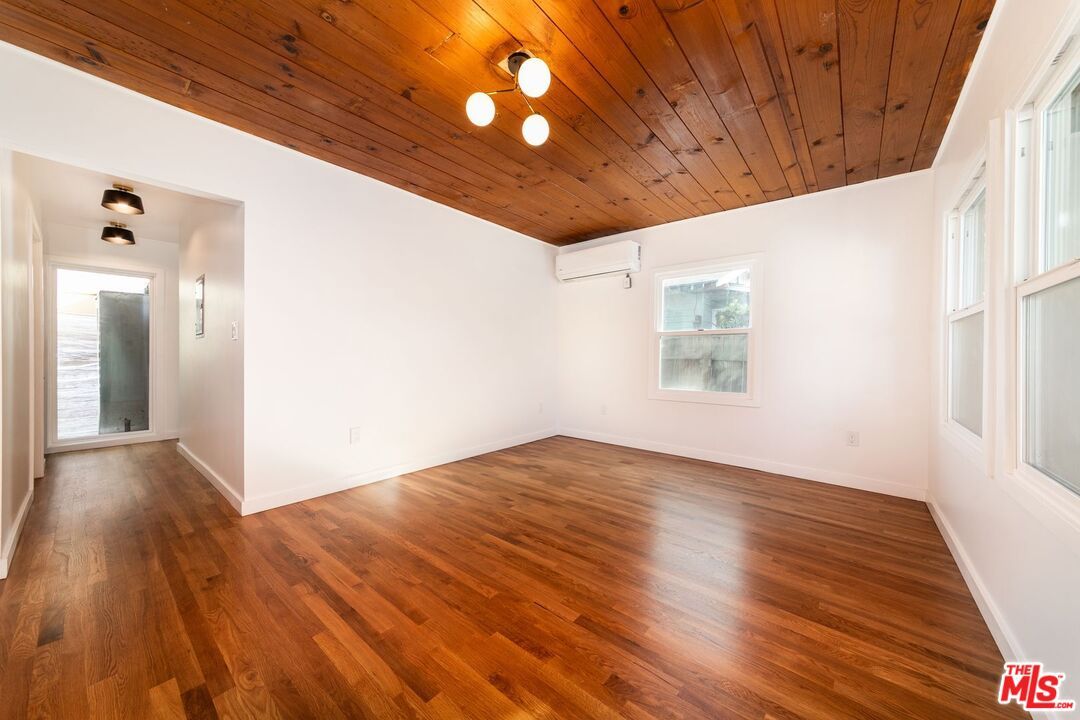 Empty room, Interior, Wooden Ceilings, Wood Texture Flooring