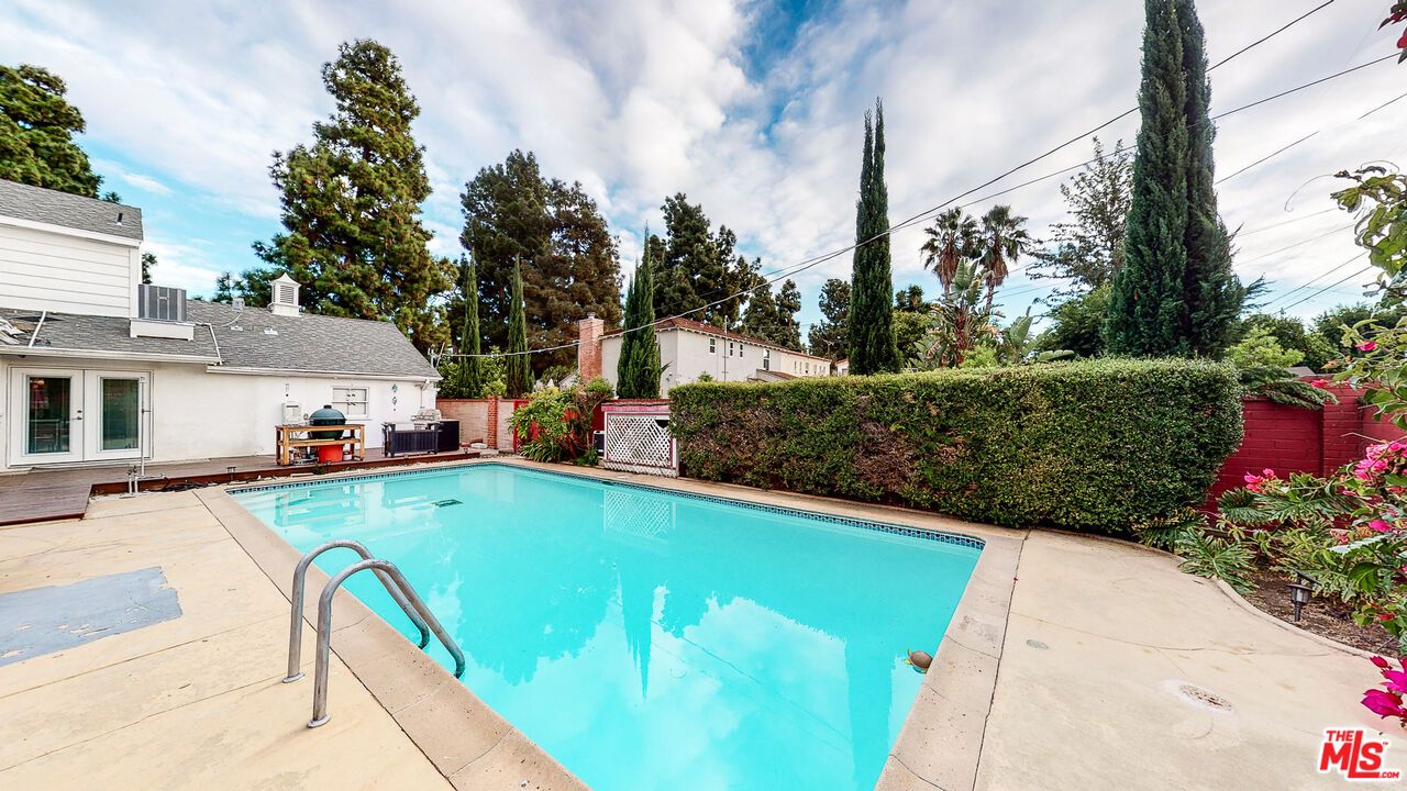Exterior, Pool