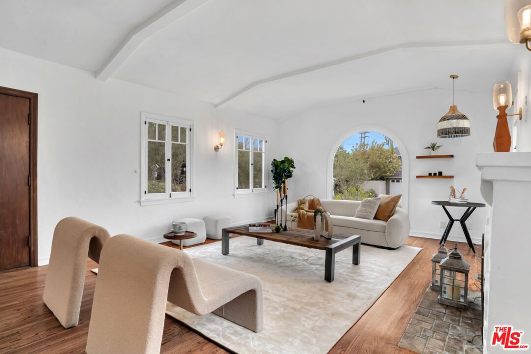 Interior, Living room, Pendant Lights, Wood Texture Flooring