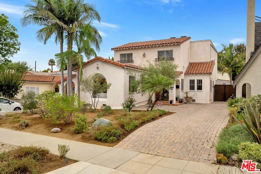 Exterior, Facade, Spanish Mediterranean