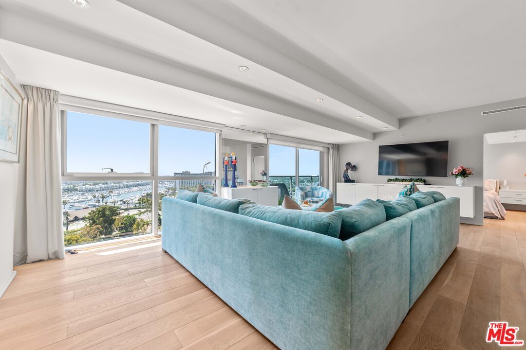 Interior, Living room, Recessed Lighting, Water, Wood Texture Flooring