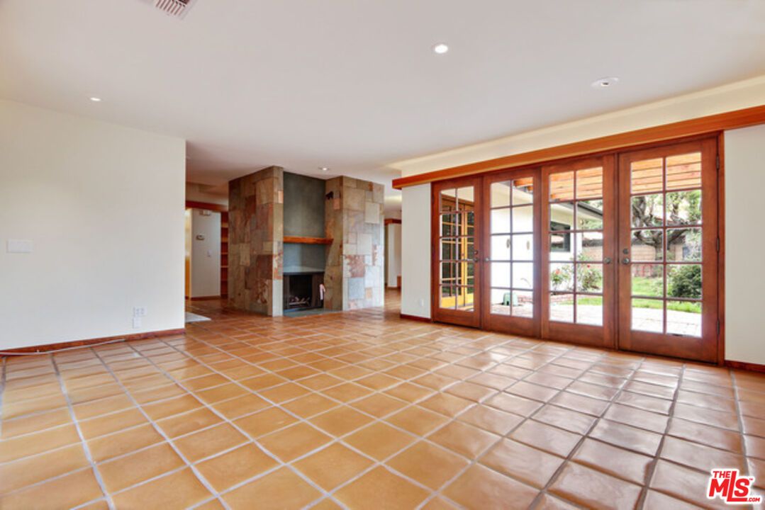 Empty room, Fireplace, Interior, Recessed Lighting
