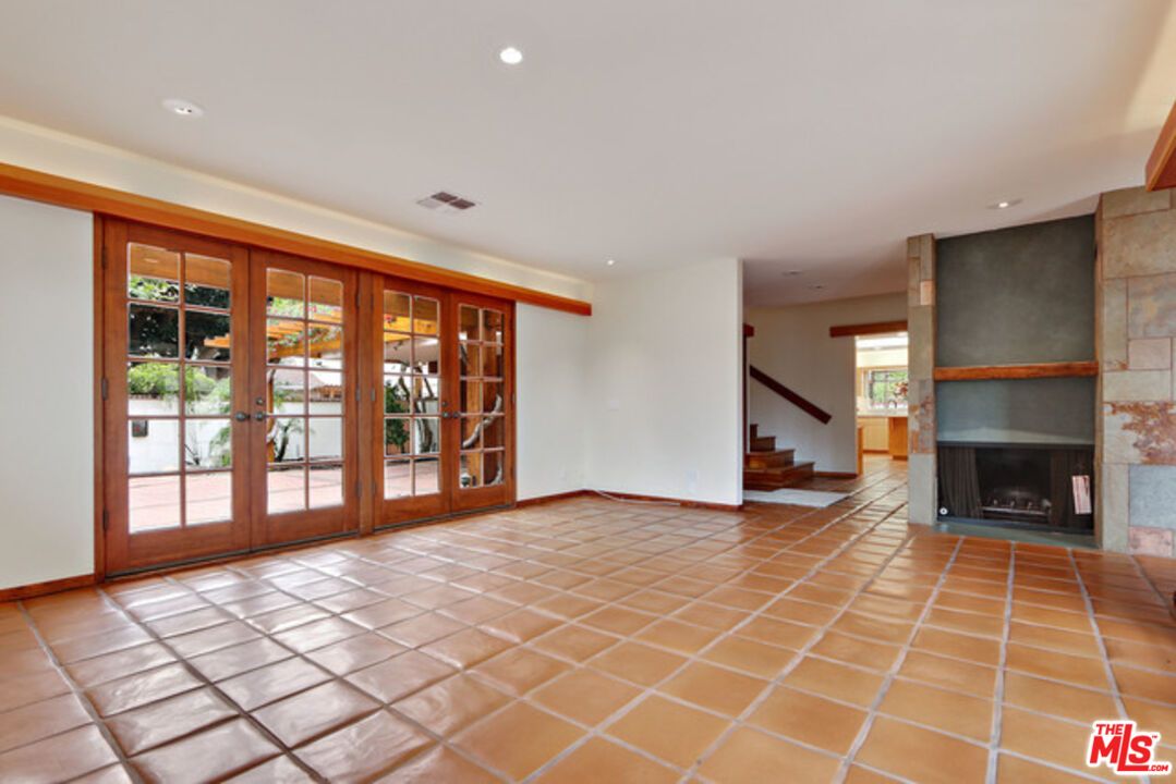 Empty room, Fireplace, Interior, Recessed Lighting