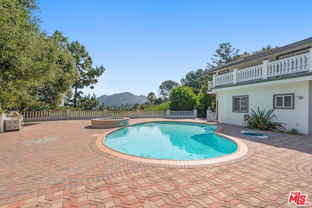 Exterior, Pool