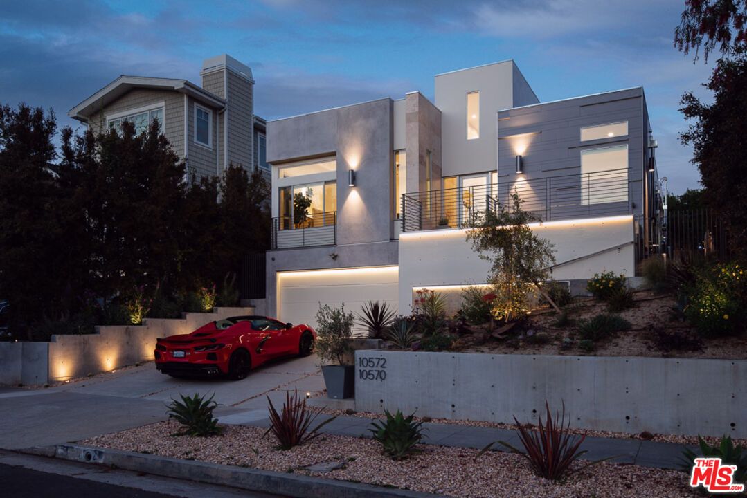 Attached, Exterior, Facade, Modern