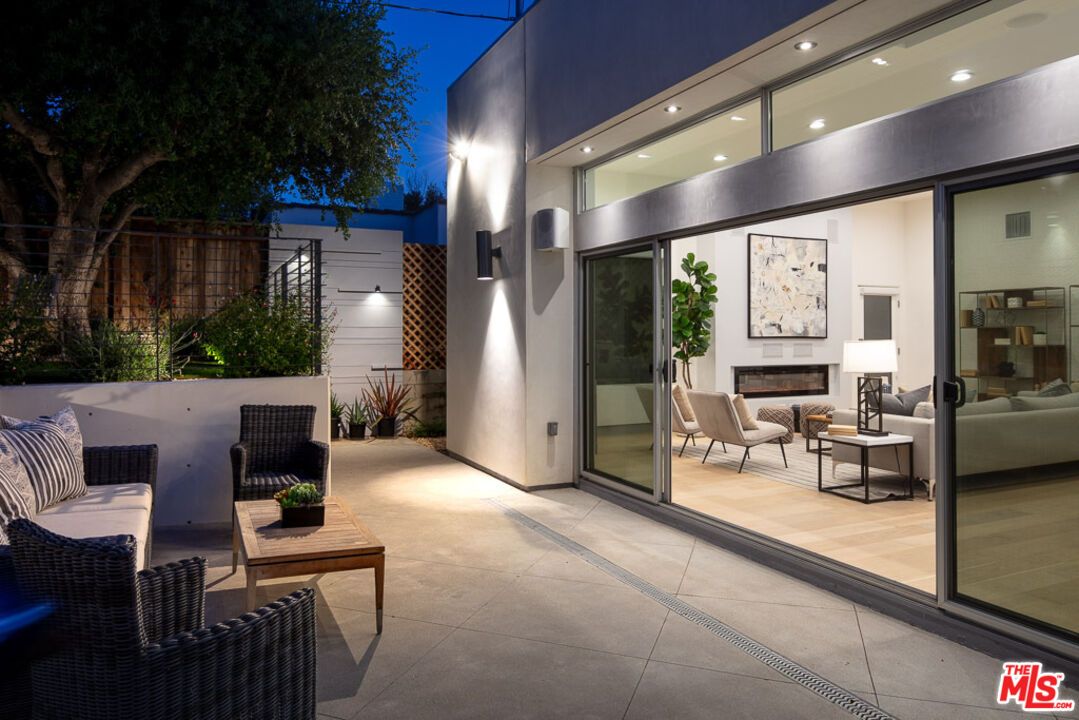 Exterior, Fireplace
