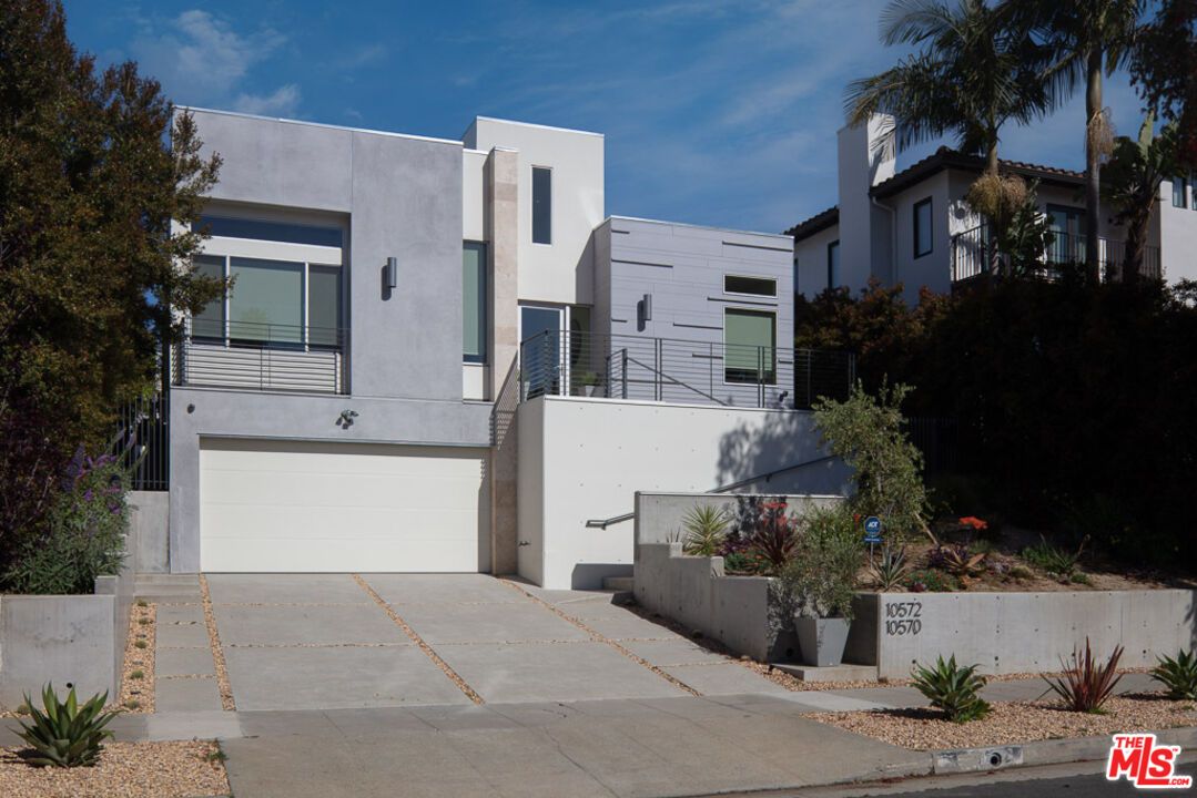 Attached, Exterior, Facade, Modern