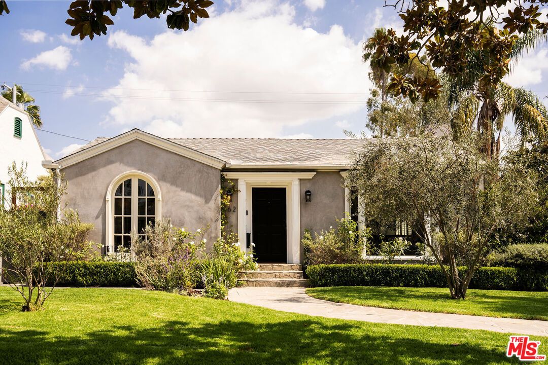 Backyard, Exterior, Facade, Ranch