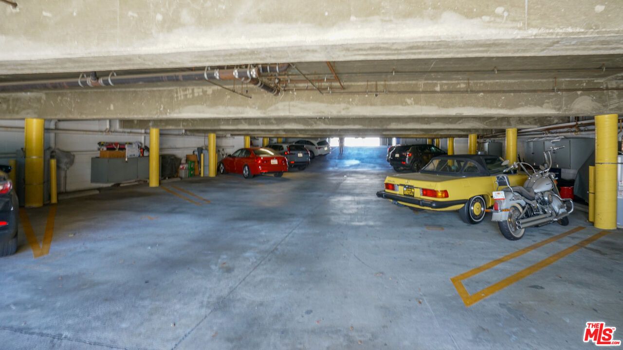 Garage, Interior