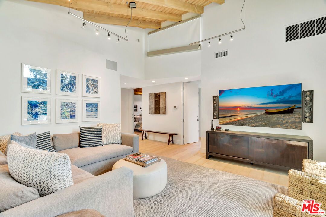 Interior, Living room, Recessed Lighting, Wooden Beams, Wooden Ceilings, Wood Texture Flooring