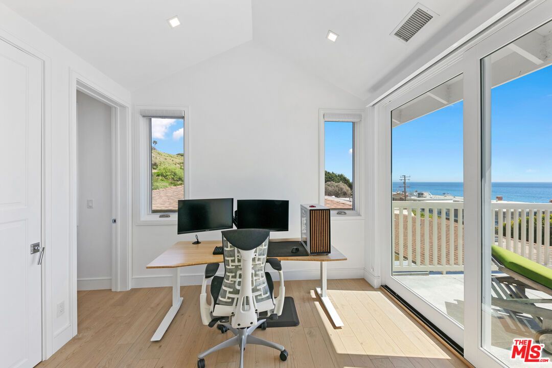 Home Office, Interior, Recessed Lighting, Water, Wood Texture Flooring