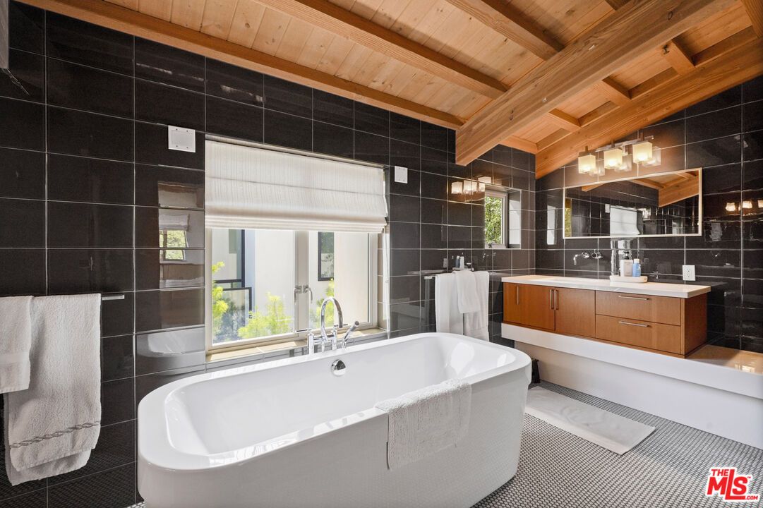 Bathroom, Free Standing Baths, Interior, Wooden Beams, Wooden Ceilings