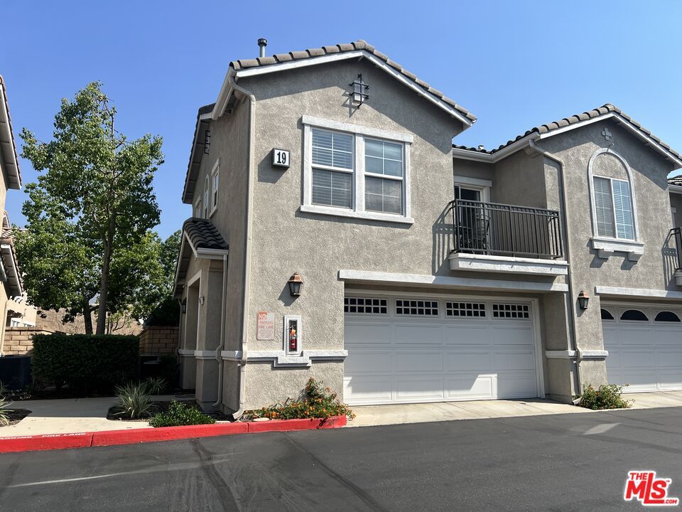 Attached, Exterior, Facade, Mediterranean