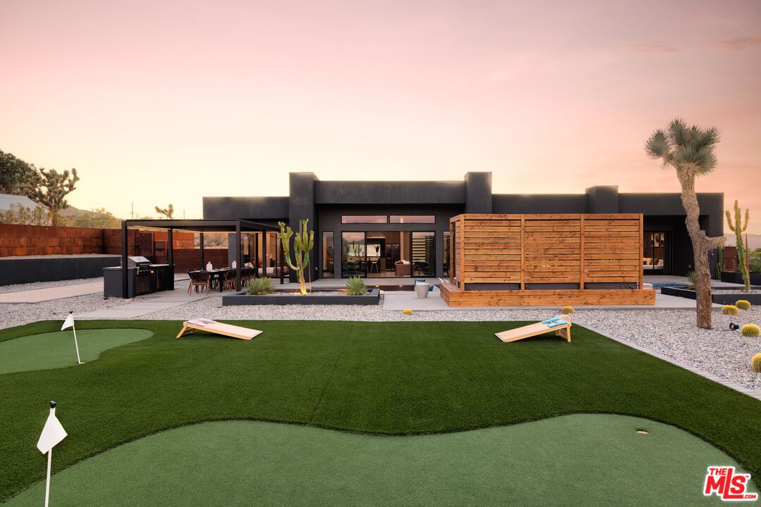 Backyard, Exterior