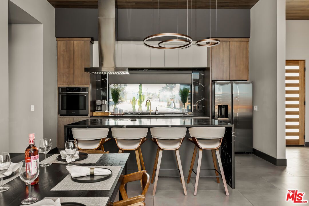 Dining room, Interior, Kitchen, Pendant Lights, Stainless Steel Appliances